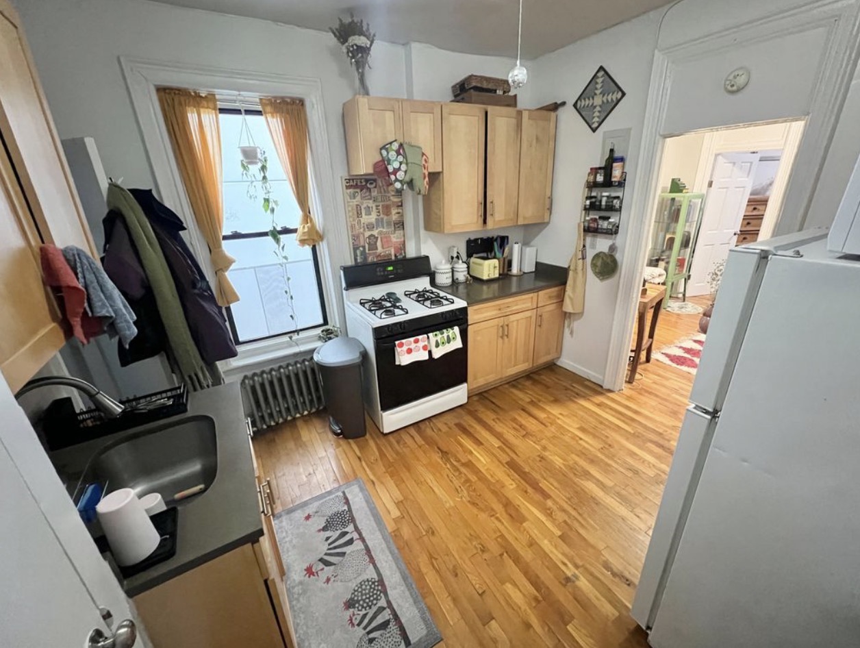 Room rental in 647 4th Ave apt 17, Brooklyn, NY 11232, USA - entire Room