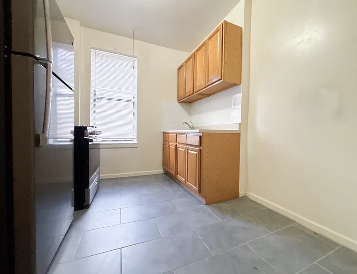 Room rental in 4996 Broadway apt 5e, New York, NY 10034, USA - private Room
