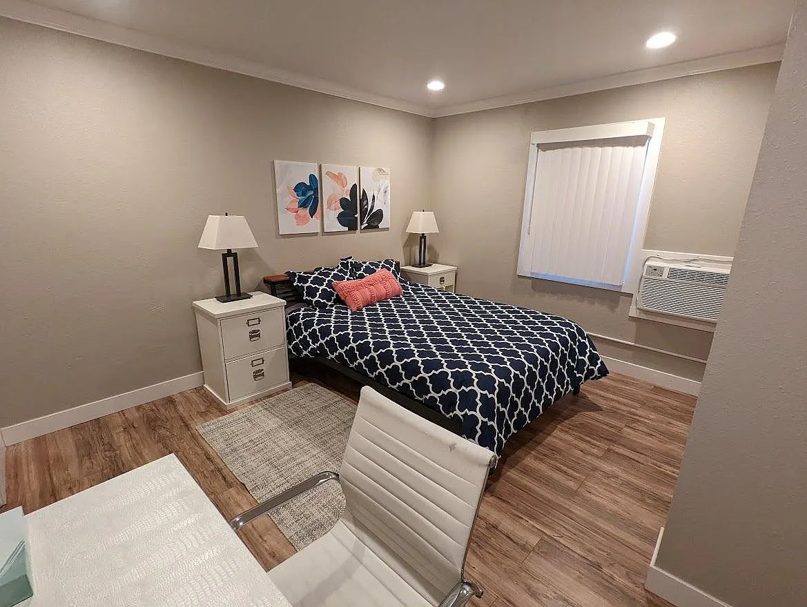 Room rental in 3332 W St apt a, Sacramento, CA 95817, USA - entire Room