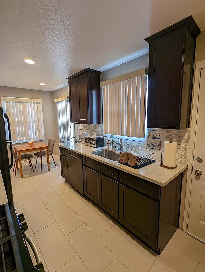 Just minutes away from Midtown, Downtown, Alhambra Triangle, and UCDMC, the property offers the convenience of great amenities, nightlife, and style. With approximately 625 sqft, the completely renovated and fully furnished unit offers the most modern living experience, with a large master bedroom, second bedroom, fully remodeled kitchen with gas range, modern bathroom, spacious living room, and your own full laundry. LED lighting has been installed throughout the house for the lowest energy consumption. Central Heating and A/C are installed in the house as well. 

Enjoy the growing microbrew and gastropub scene in our booming little town of Sacramento.

Email me through
marronbrenda179@gmail.com
or 515-6193-582 for more information about the place.
