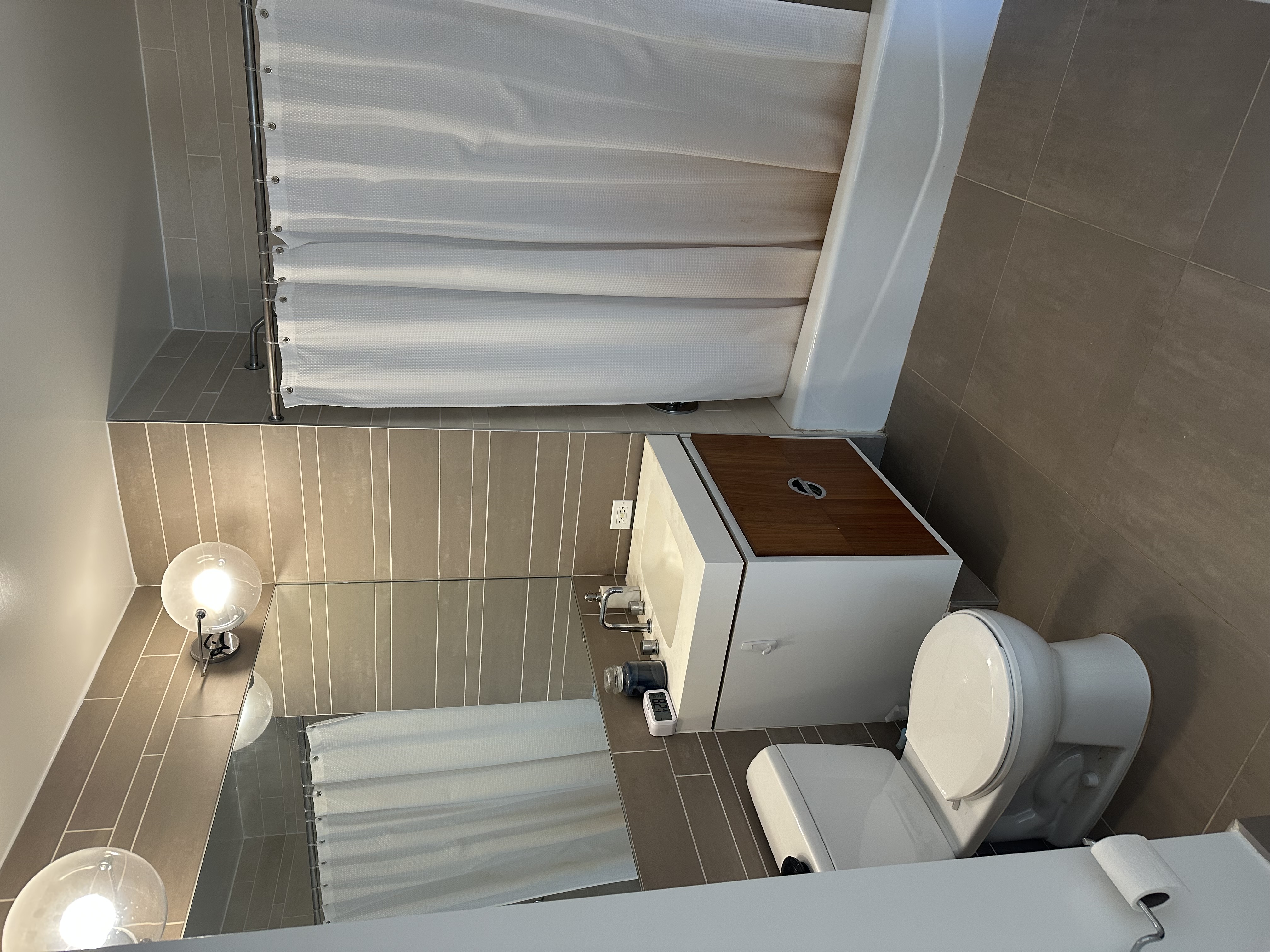 I’m looking to share my 1-bedroom apartment in Midtown west. I work full-time in a tech corporate role.
Property details:
No broker or hidden fees.
In-Unit washer Dryer
Elevator building
Rent: 2200
Deposit: 2200
Looking for someone who:
Is a working professional
Keeps shared spaces clean
Is respectful and responsible
Has a similar vibe (balanced, easygoing)
Full list of amenities includes:
‐ Fully landscaped courtyard filled with green space
‐ A zen hide-away terrace, surrounded by bamboo
‐ 32nd floor roof deck with Manhattan skyline and Hudson River views
‐ Resident lounge with co-working spaces
‐ Outdoor movie theater
‐ Sundeck with misting shower
‐ Business Center with a printing station
‐ Billiard Room
‐ Curated art gallery with rotating exhibits
‐ Fully-equipped Demonstration Kitchen
‐ Fitness center with Peloton bikes and movement studio
‐ Complimentary bike storage and bike valet
‐ Playroom & Outdoor Playground
‐ 24-hour door attendant
‐ Live-in Resident Manager