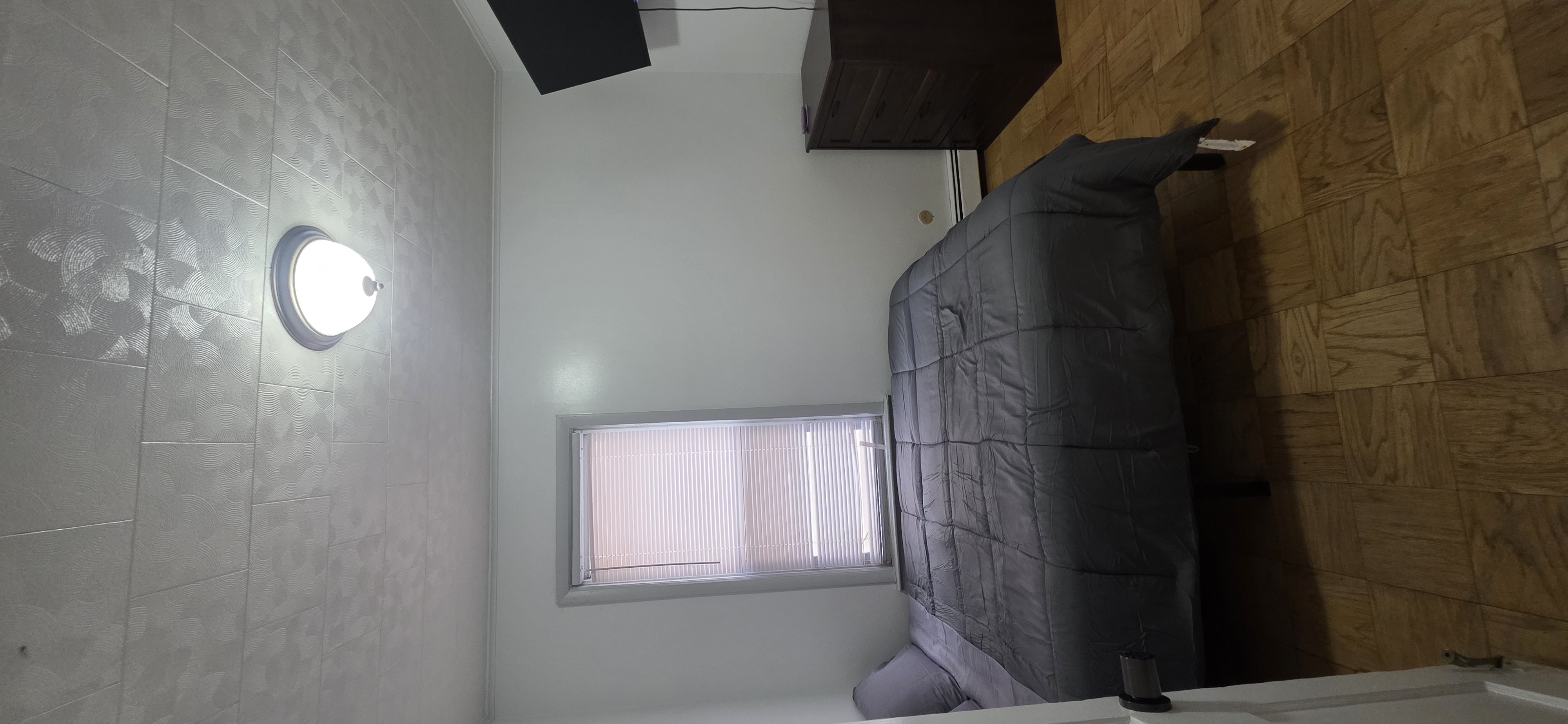 2 Bedrooms Available – 3BR Apartment
​Freshly listed! Rent one or both private bedrooms in a spacious 3-bedroom apartment. Perfect for students or professionals looking for a clean, quiet living space. Living room, Kitchen and Bathroom are shared spaces.

​Laundry: Convenient coin-operated machines in the building.
​Space: Bright rooms with ample closet storage.

​Location: Elm st. Half a block From Kearny High

​Terms: Big room: $1,000 (monthly) + 1 month deposit.
Small room: $850 (Monthly) +1 month deposit
ALL UTILTIES ARE INCLUDED IN PRICE
 
Small Dog or cat ok